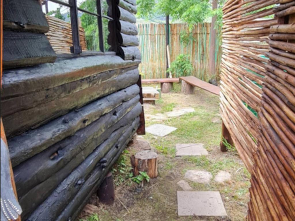 Tsitsikamma Wolf Sanctuary Eco Cabins & Teepees 斯托姆勒菲 外观 照片