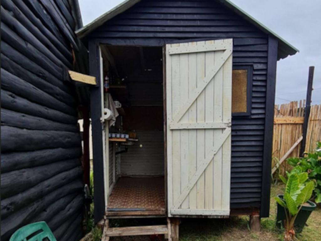 Tsitsikamma Wolf Sanctuary Eco Cabins & Teepees 斯托姆勒菲 外观 照片
